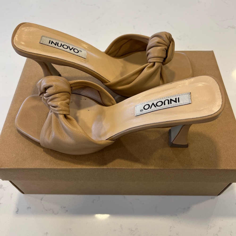 Inuovo Natural Colored Heels